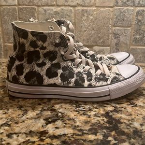 Size 8 Converse All Star High Top Snow Leopard Print. Good Used Condition.